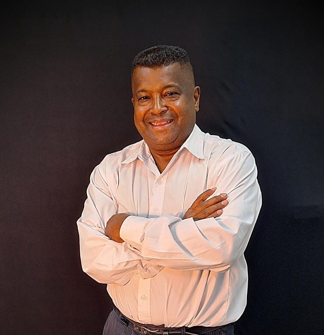 Mestre Sidney, professor da Escola de Dança de Salão